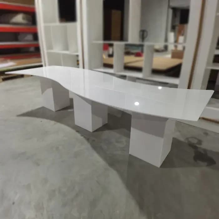 Tables à manger en acrylique blanc, Design étonnant en forme de S, Table à gâteau de mariée pour la