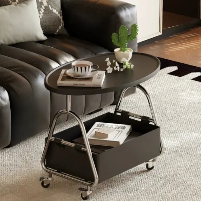 Tables d'appoint ovales noires en métal avec roulettes