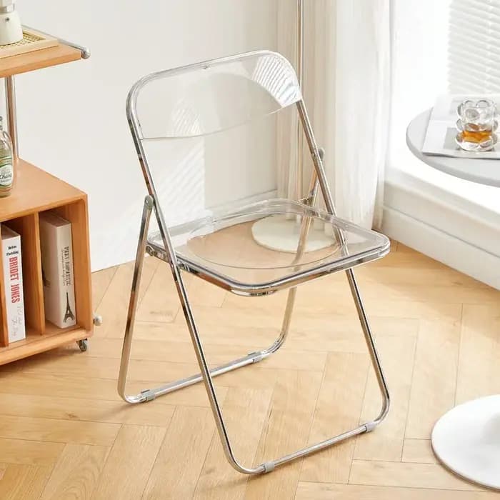 Chaise pliante transparente