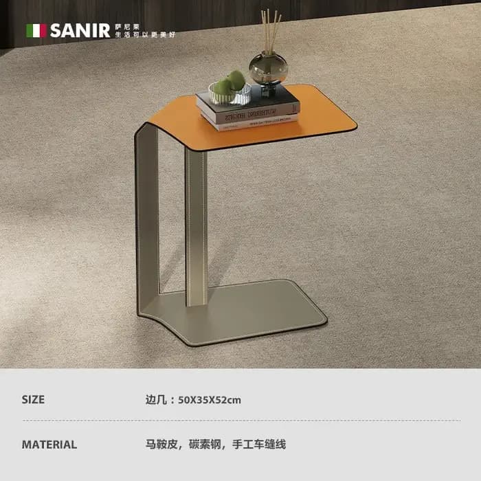 Table d'appoint en cuir en forme de C