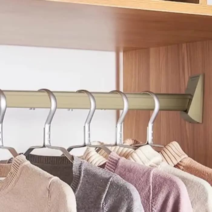 Armoire haute avec étagères