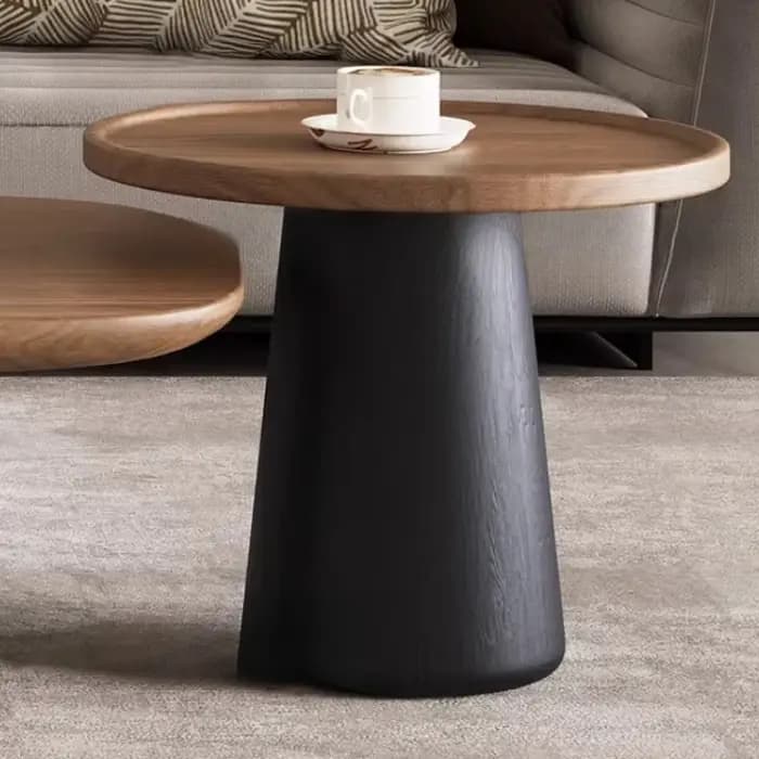 Table basse en bois simple et antique