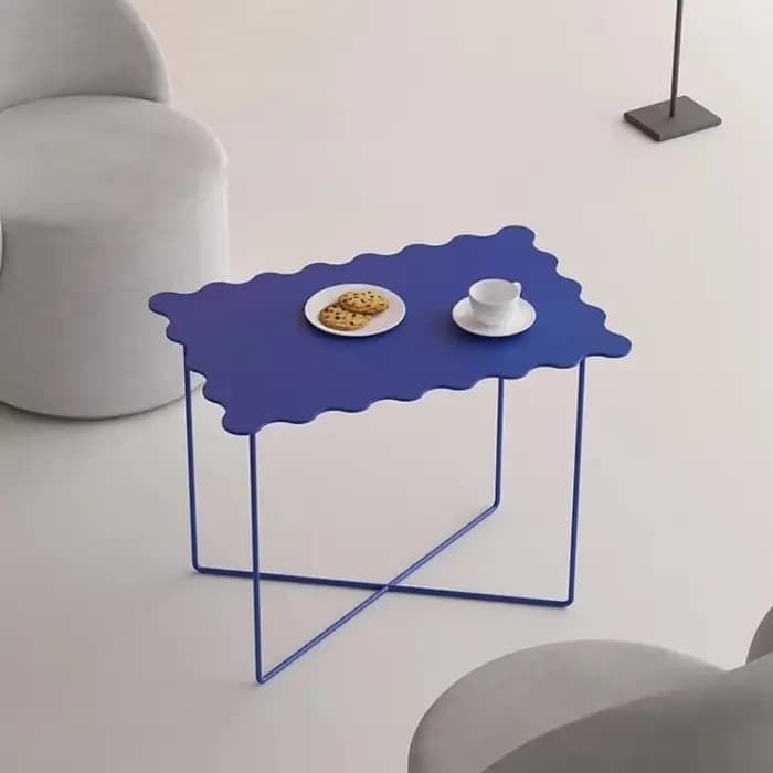 Table basse nordique ondulée bleue