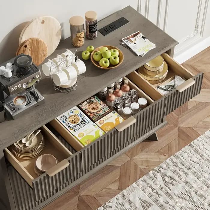 Buffet latéral cannelé QUW avec station de charge, armoire de rangement de cuisine de 47,2 pouces av