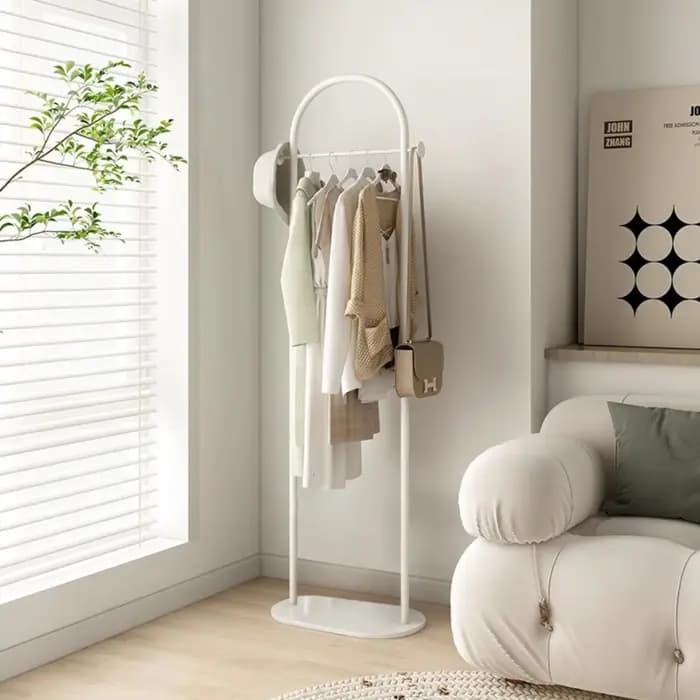 Porte-vêtements sur pied