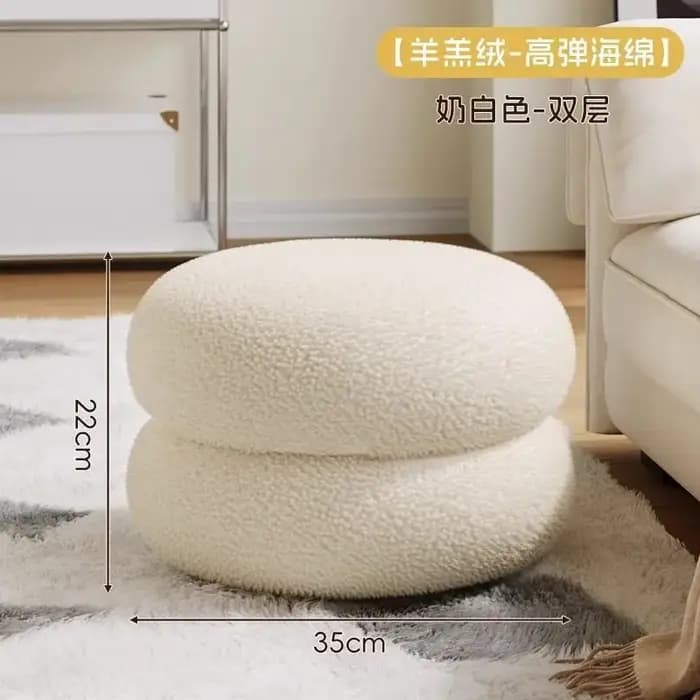 Petit tabouret de salon en laine d'agneau