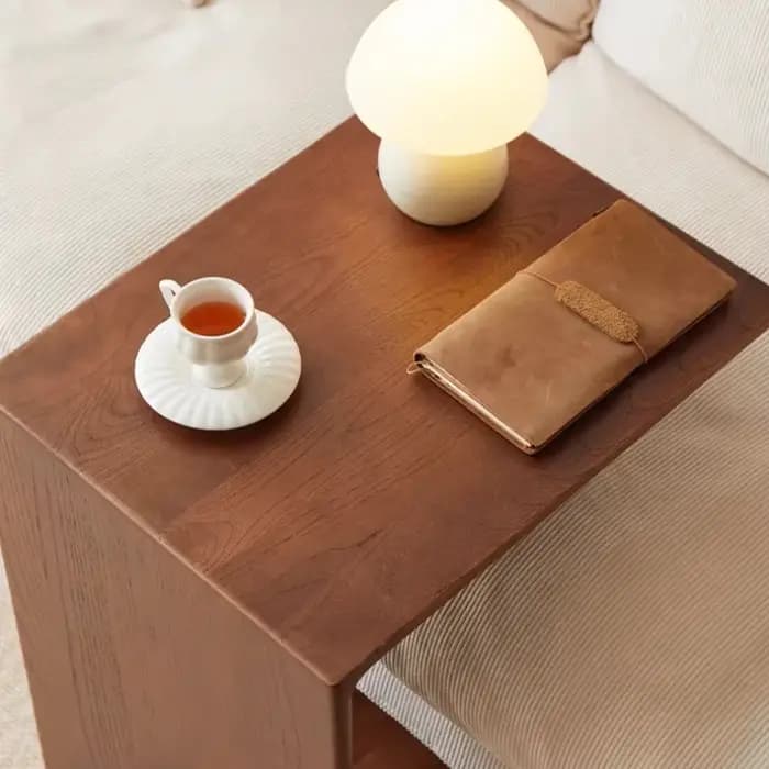 Table d'appoint en bois en forme de C
