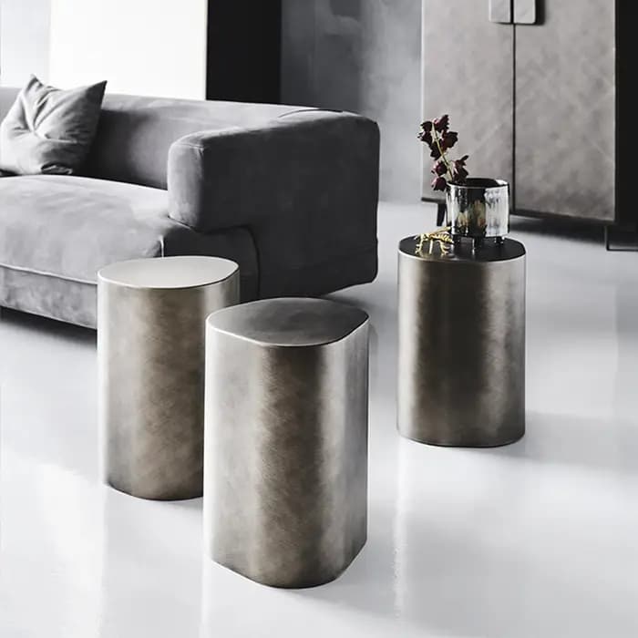 Table basse en acier graphite antique au design italien moderne