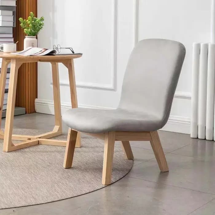 Chaise à dossier en bois massif