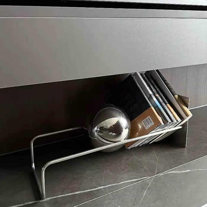 Étagère créative au design audacieux – Support de livres flottant et porte-revues de style Mid-Centu