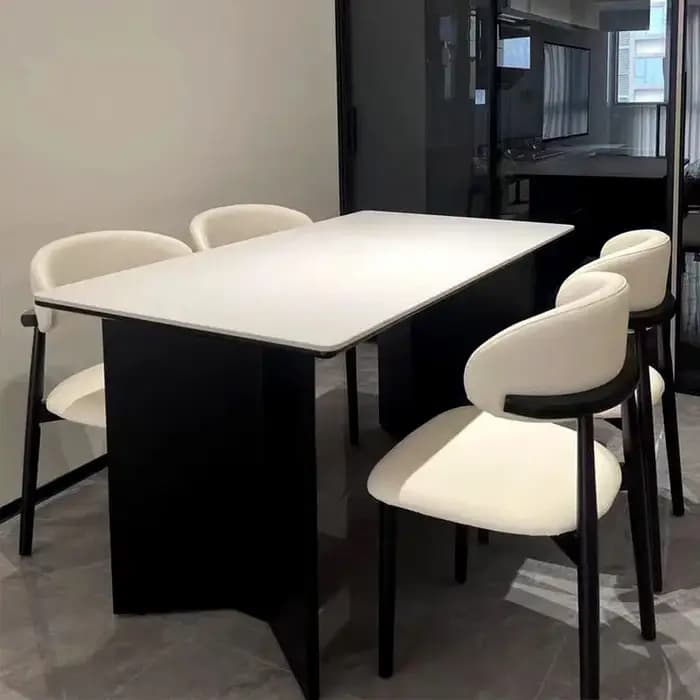 Chaises de cuisine, table à manger moderne