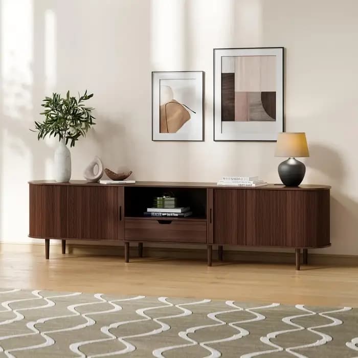 Meuble TV cannelé de 86,6 po avec prises électriques, console de 90 po, étagères réglables, porte co