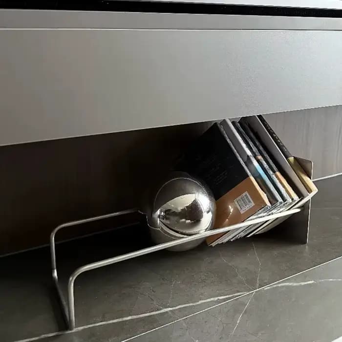 Étagère créative au design audacieux – Support de livres flottant et porte-revues de style Mid-Century Modern