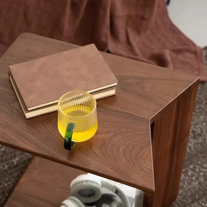 Table d'appoint nordique en forme de C