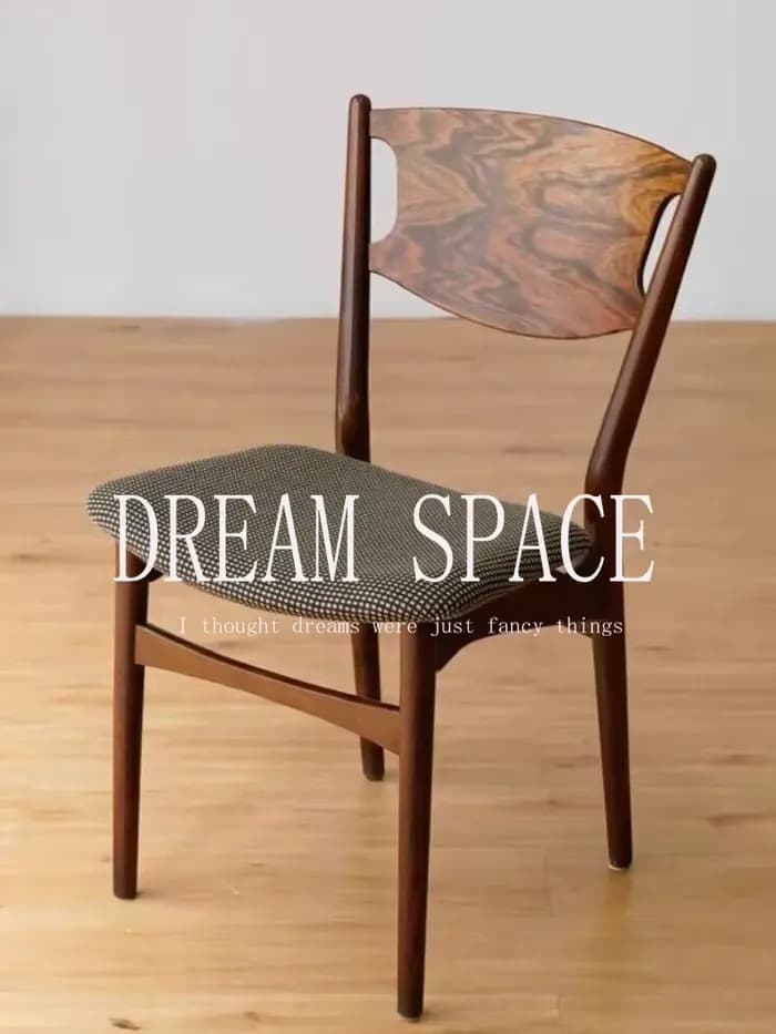 Chaise de salle à manger en bois massif de style médiéval, design danois, avec dossier, en tissu rét
