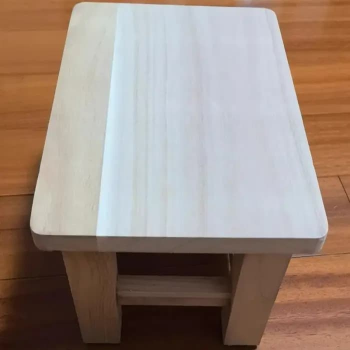 Nouveau tabouret en bois massif