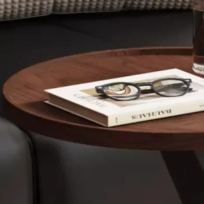 Table d'appoint basse ronde en forme de C