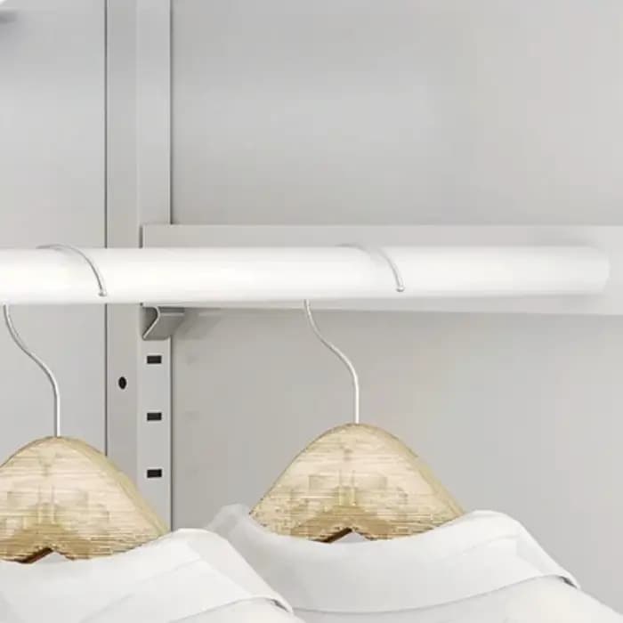 Armoire française à portes coulissantes encastrées pour salon