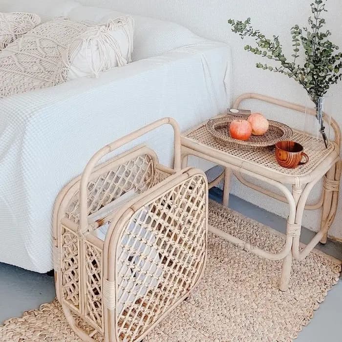 Panier de rangement en rotin et porte-revues sur pied
