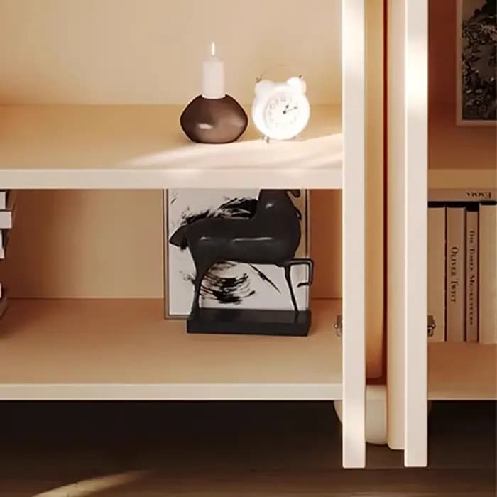 Armoires de salon blanches mignonnes derrière le canapé, rangement Glam avec portes, Meuble de salon