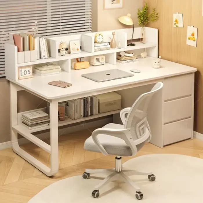 Bureau de travail robuste avec étagère intégrée