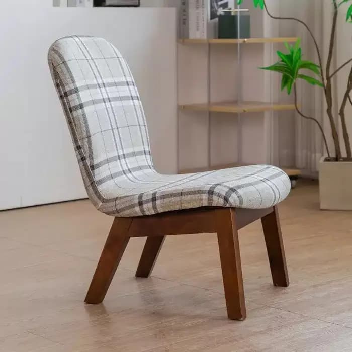 Chaise à dossier en bois massif