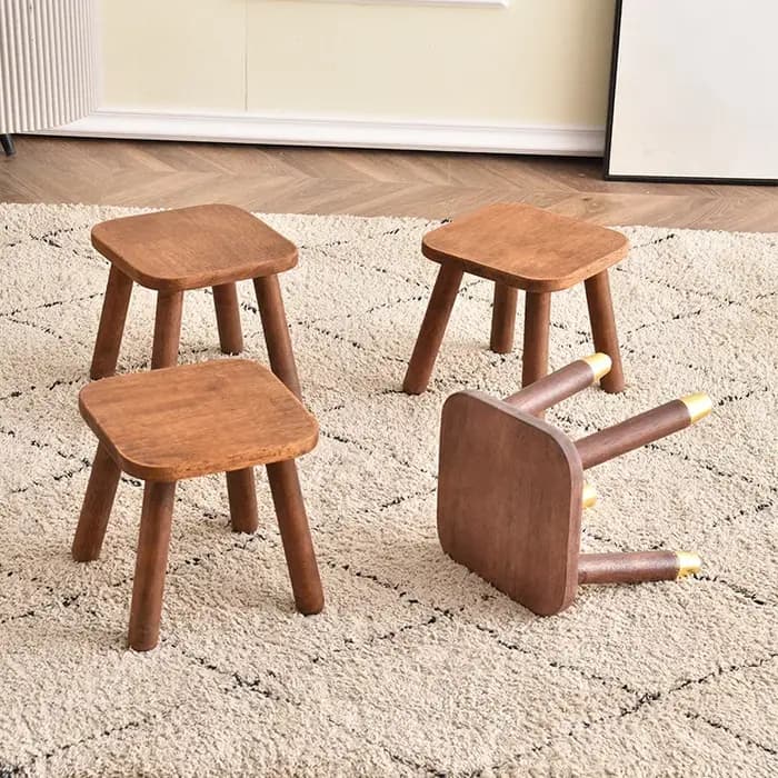 Tabouret empilable en bois massif