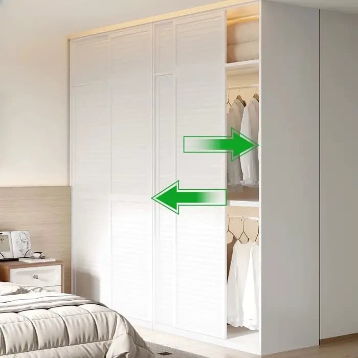 Armoire française à portes coulissantes encastrées pour salon