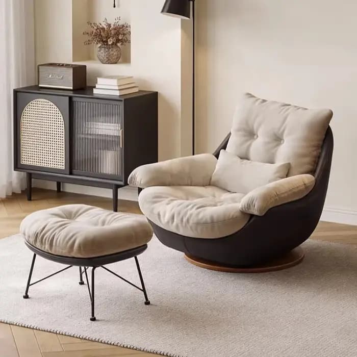 Fauteuil pivotant à jambes croisées