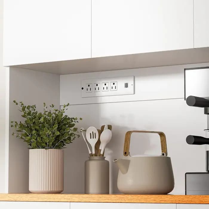 Armoire de cuisine blanche de 71 pouces avec prise de courant, organisateur de rangement de cuisine
