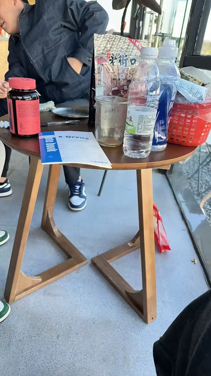 Table de salle à manger ronde en bois massif de caoutchouc