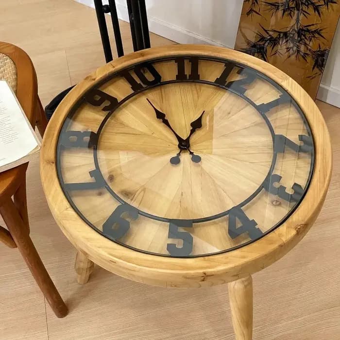 Table basse minimaliste en bois massif avec ornements
