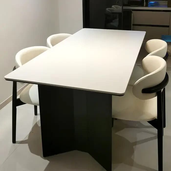 Chaises de cuisine, table à manger moderne