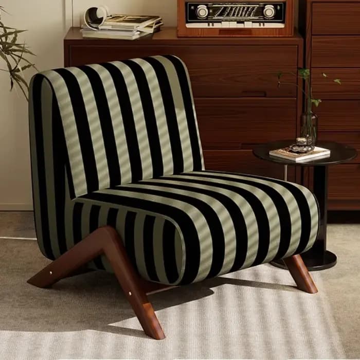 Fauteuil simple de style antique