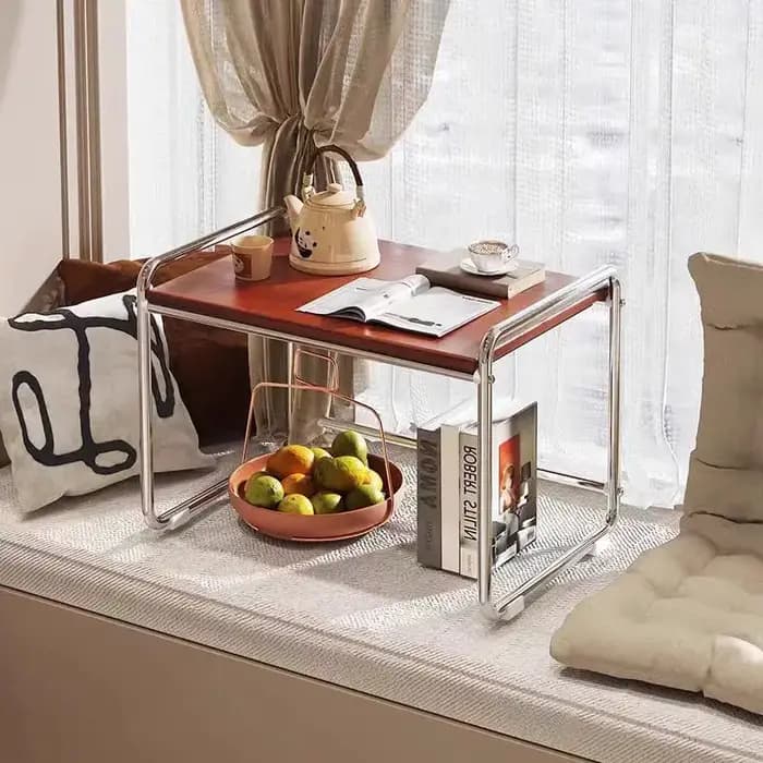 Table basse crème simple pour salon de maison de location