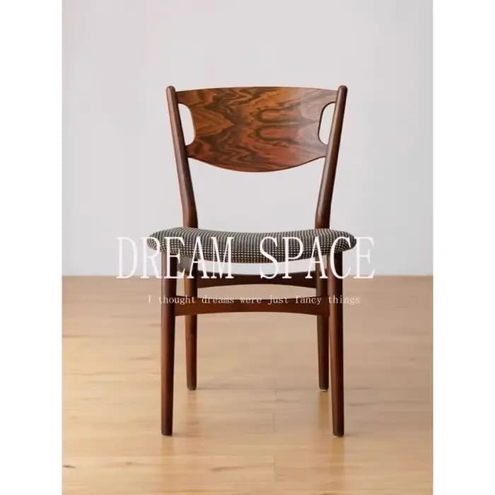 Chaise de salle à manger en bois massif de style médiéval
