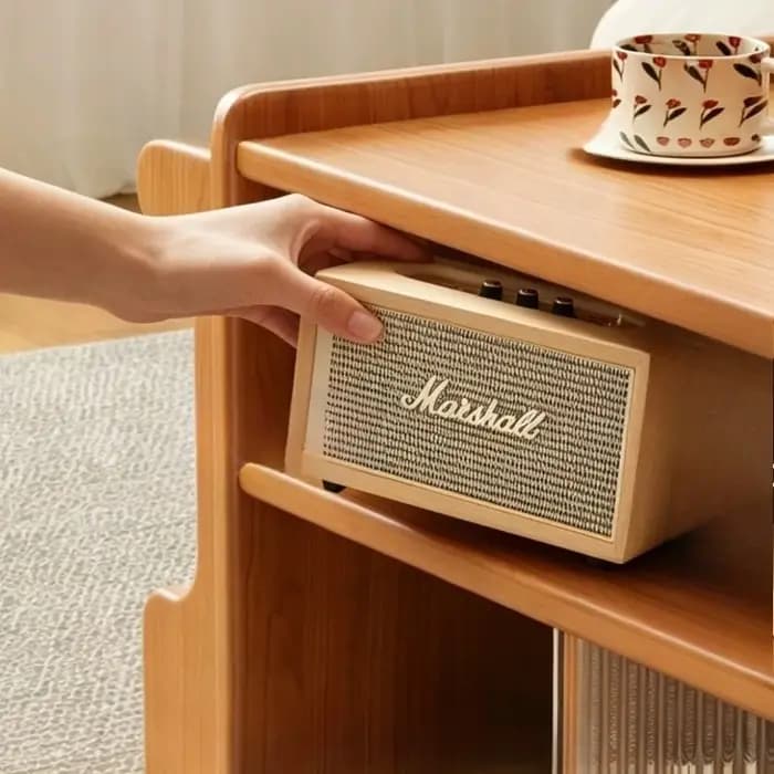 Table d'appoint compacte pour salon