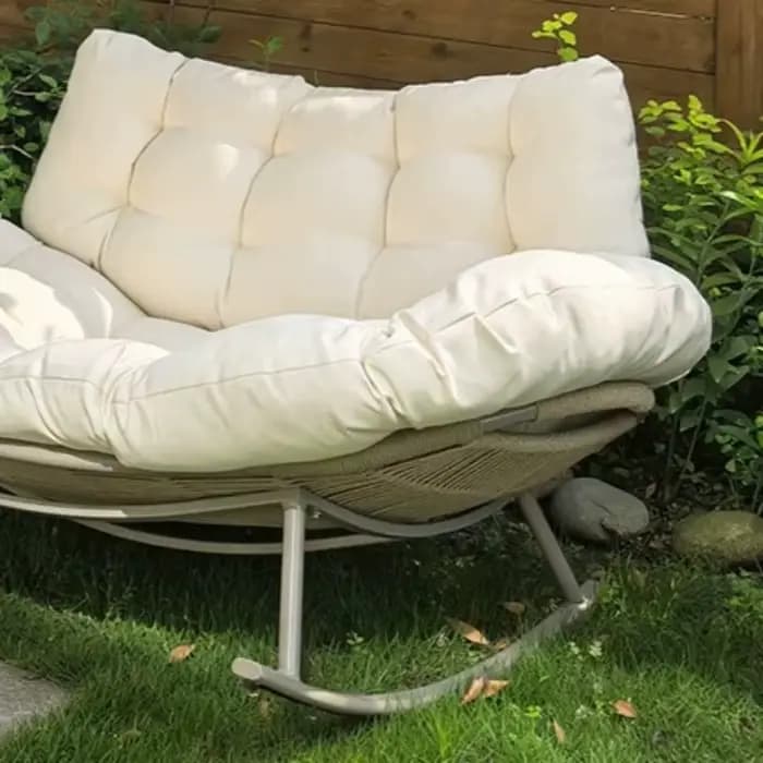 Chaise ergonomique moderne avec repose-pieds