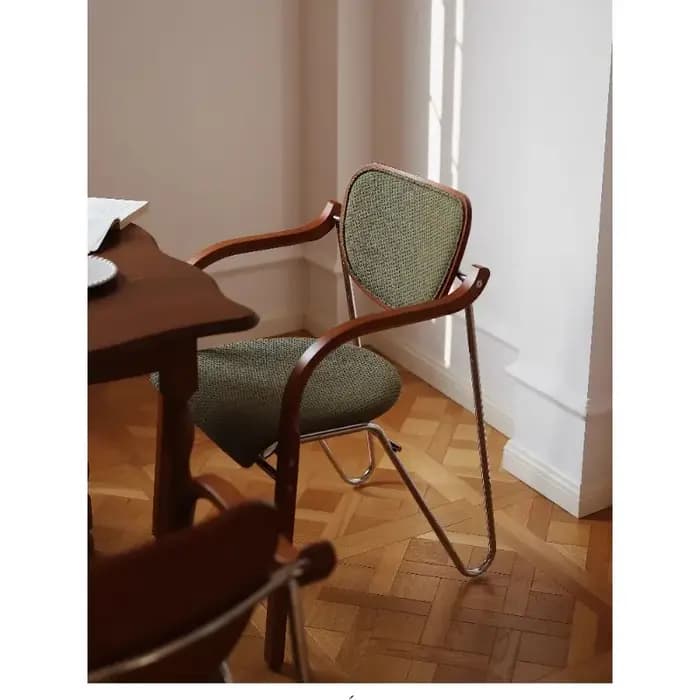 Chaise de salle à manger rétro française