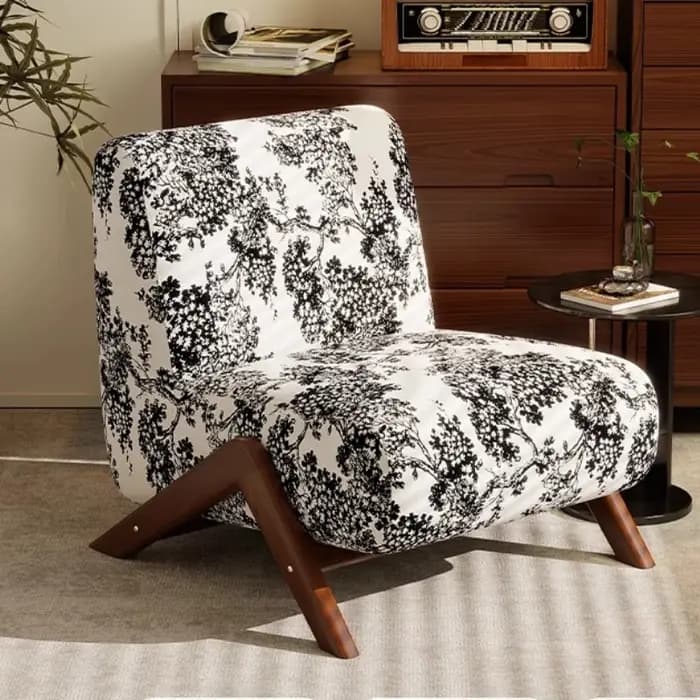 Fauteuil simple de style antique