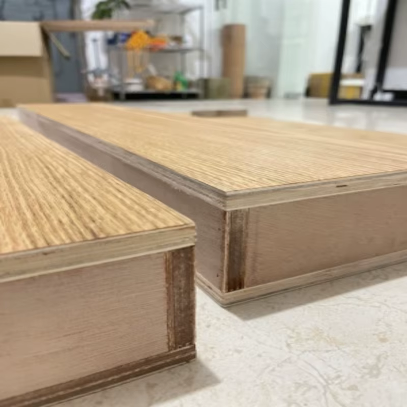Feuilles de placage en bois de chêne rouge naturel, L:2.5 mètres, largeur: 550mm, T:0.25mm, droit, M