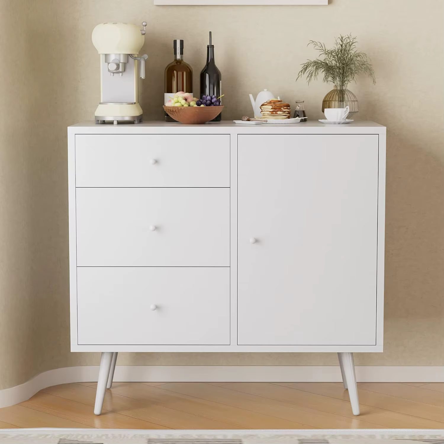 Armoire de planche avec porte et égouts à proximité de stockage