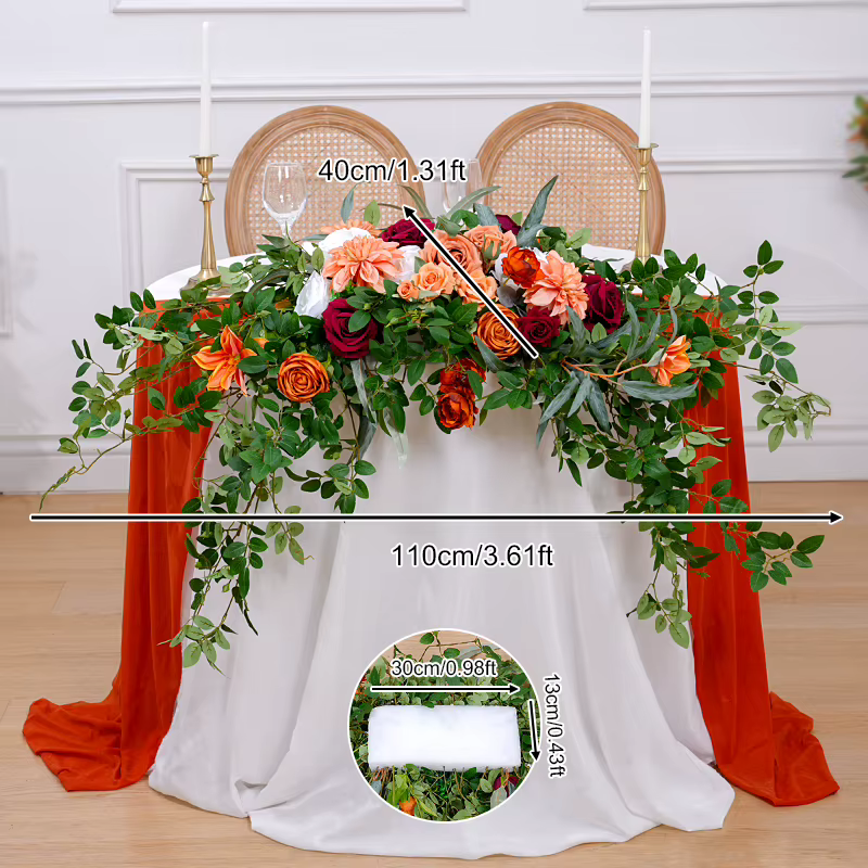 Série de couleurs d'automne avec Table de verdure, fleur, église, réception de mariage, accessoires 