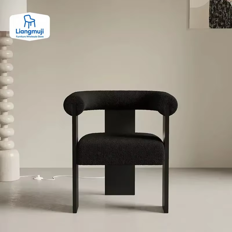 Chaise de salle à manger légère et luxueuse en bois massif, Restaurant d'hôtel rétro en peau d'agnea