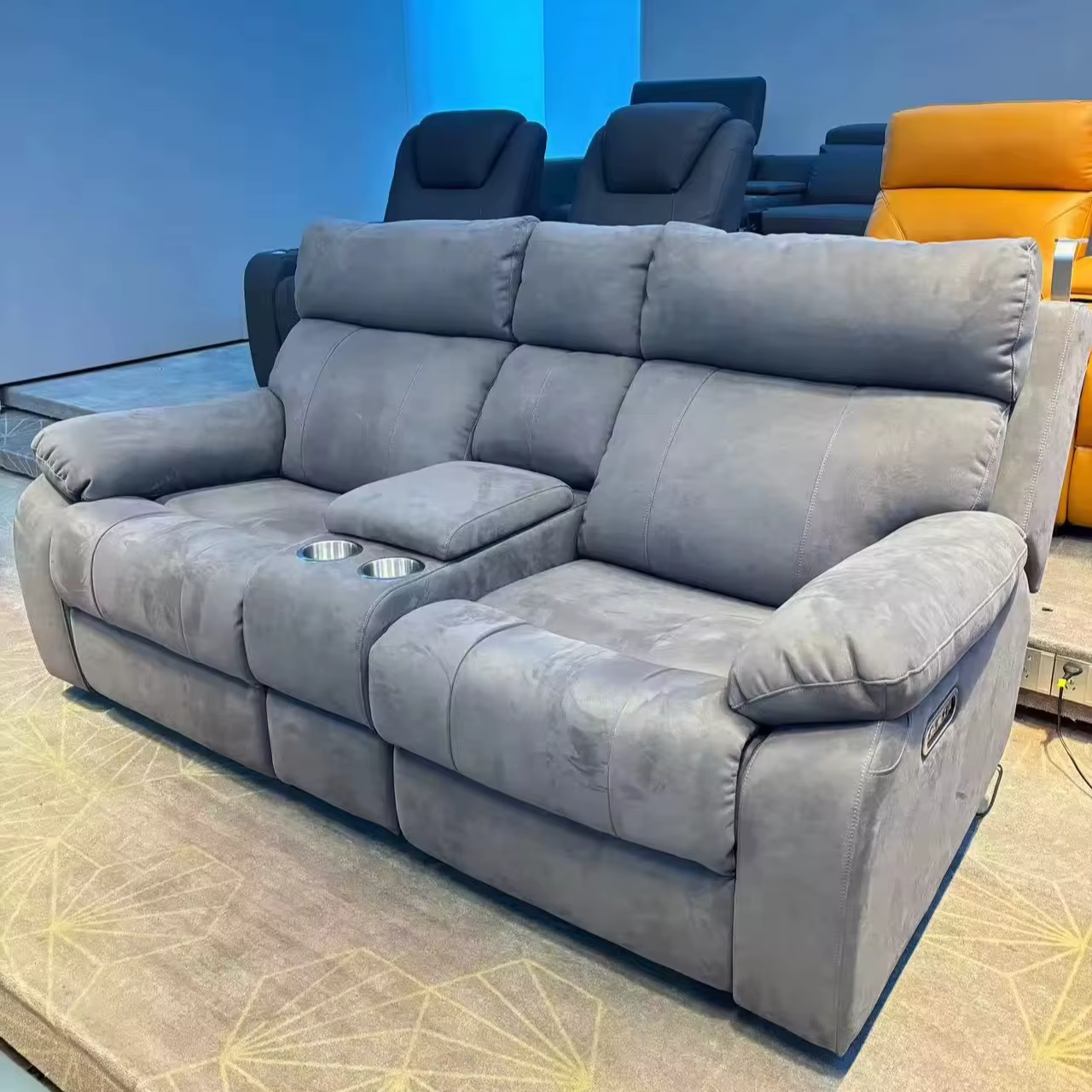 Canapé inclinable de cinéma maison de salon de tissu de luxe 2024 avec console et porte-gobelet