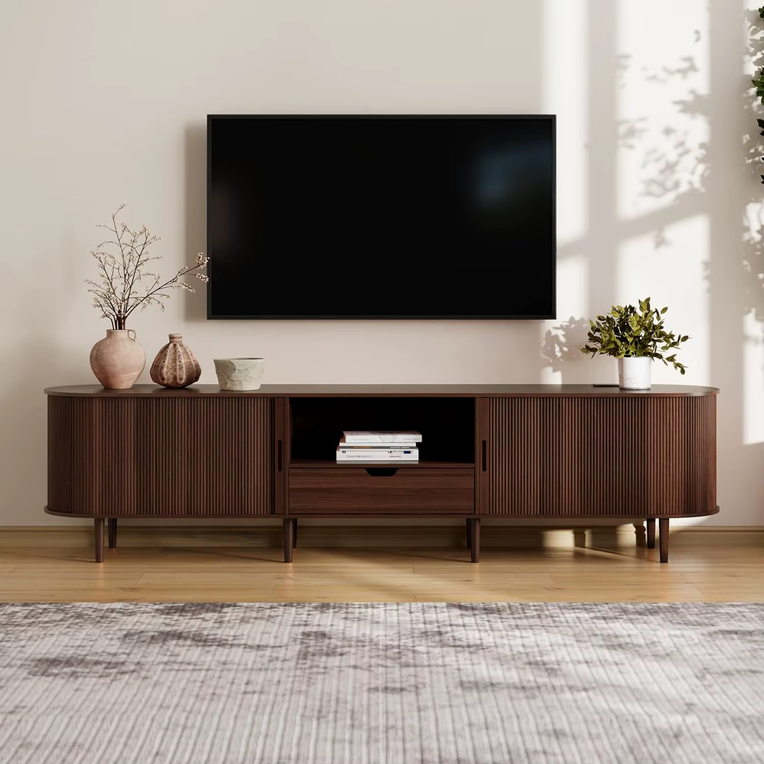 Meuble TV cannelé de 86,6 po avec prises électriques, console de 90 po, étagères réglables, porte co