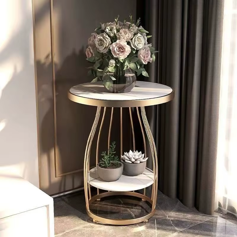 Bord quelques petites tables basses salon canapé coin quelques simples balcon mobiles petite table r