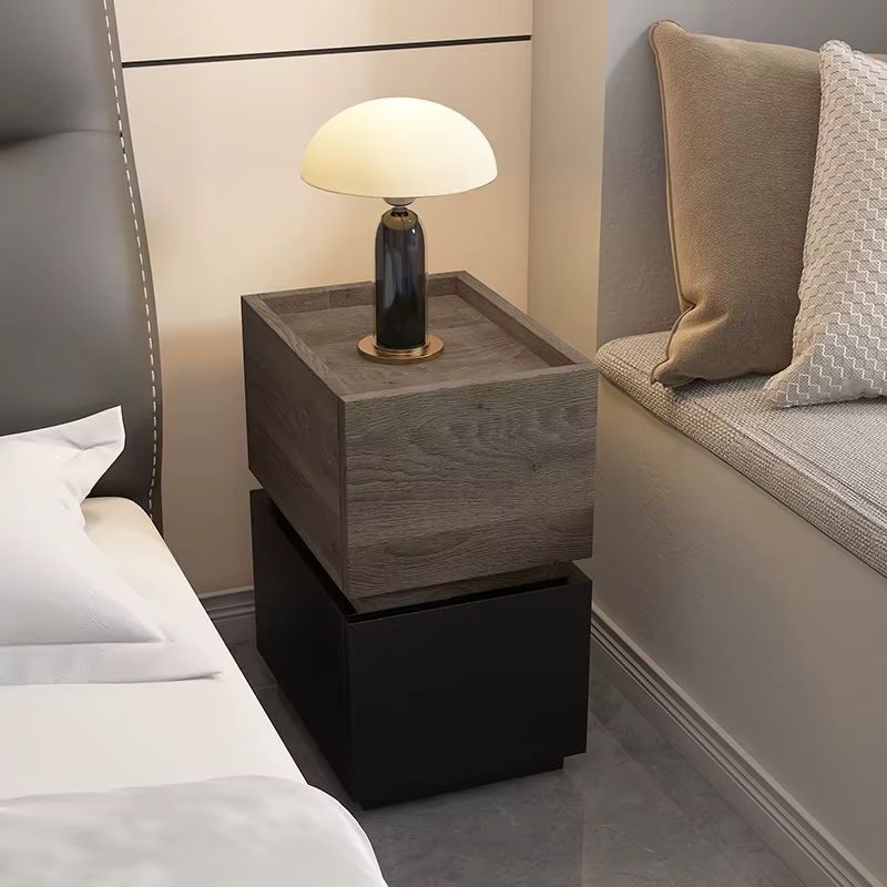 Table de chevet de chambre moderne avec épissure en bois de fond noir, combinant l'esthétique et la 