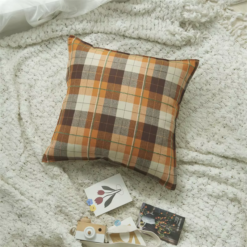 Juste de coussin floquée à carreaux