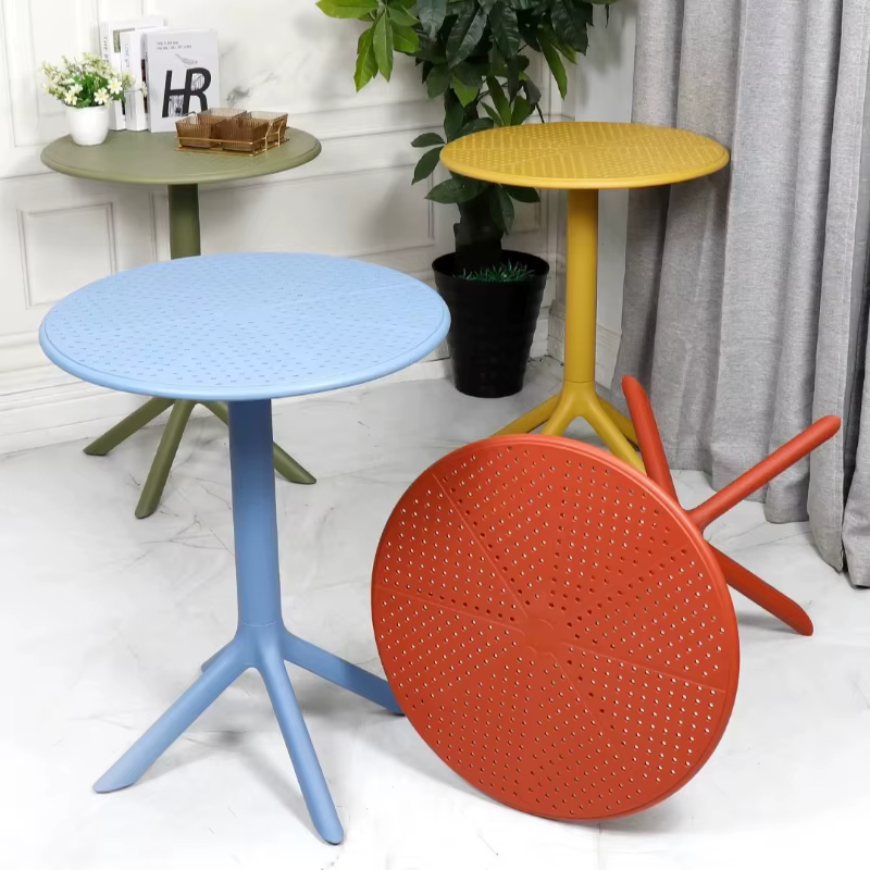 Table basse simple en plastique